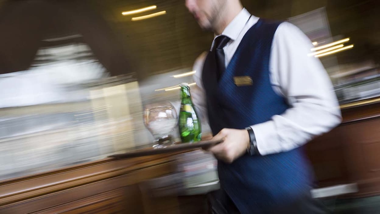 „Wir kehren zum Schwarzmarkt zurück“: Die Gastronomie ist besorgt über eine mögliche Besteuerung von Trinkgeldern