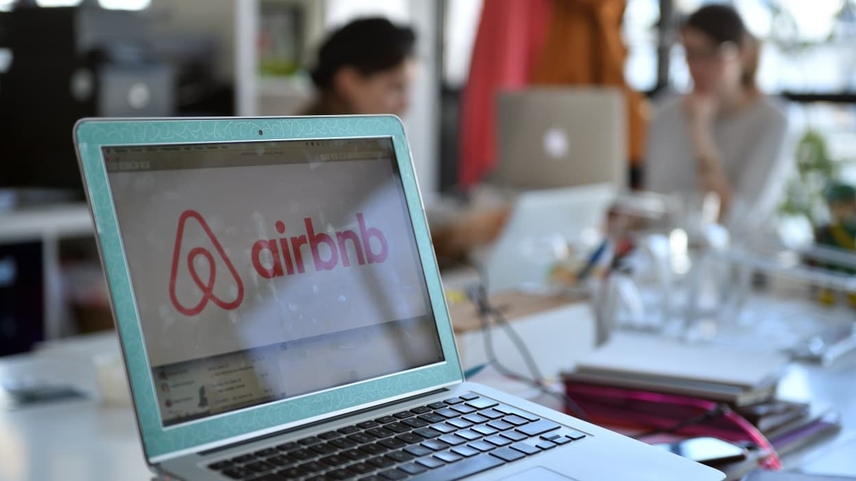 Airbnb предлагает услуги по аренде жилья: владельцы отелей осуждают «недобросовестную конкуренцию»