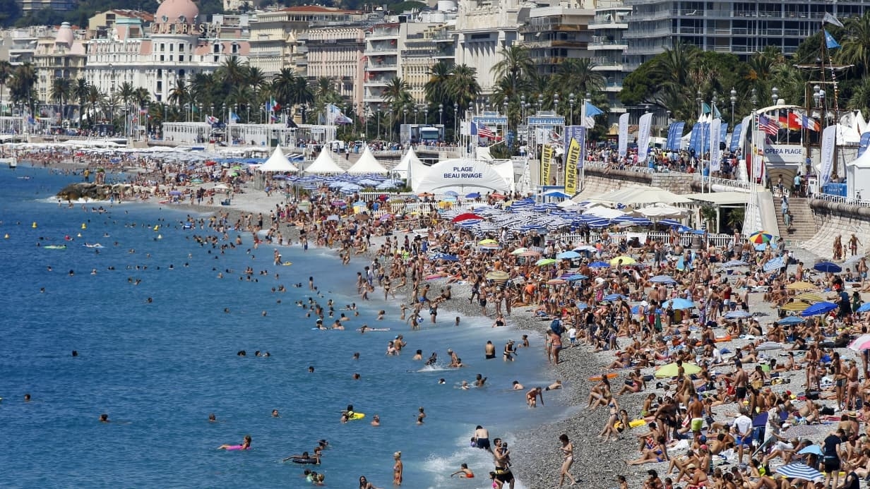 “Turistas compartilham pratos”: resultados mistos para donos de restaurantes no Sul após um mês de férias