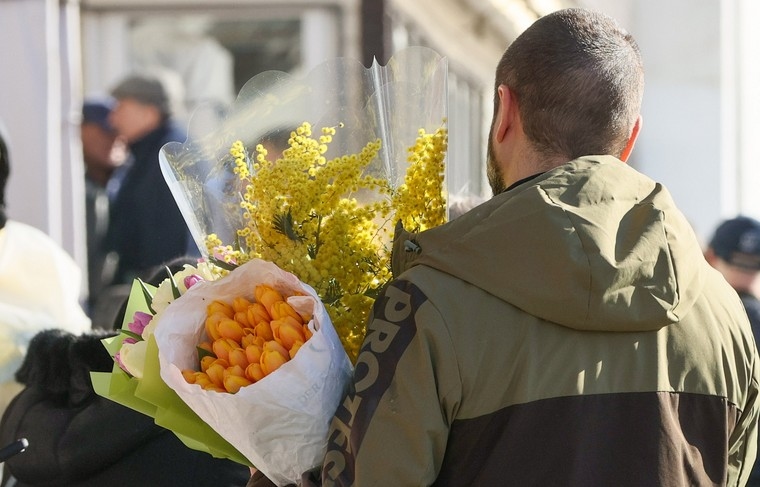 Un científico cultural dio consejos sobre cómo elegir regalos para colegas el 8 de marzo