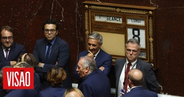 No-confidence motion rejected. The French government has fallen.