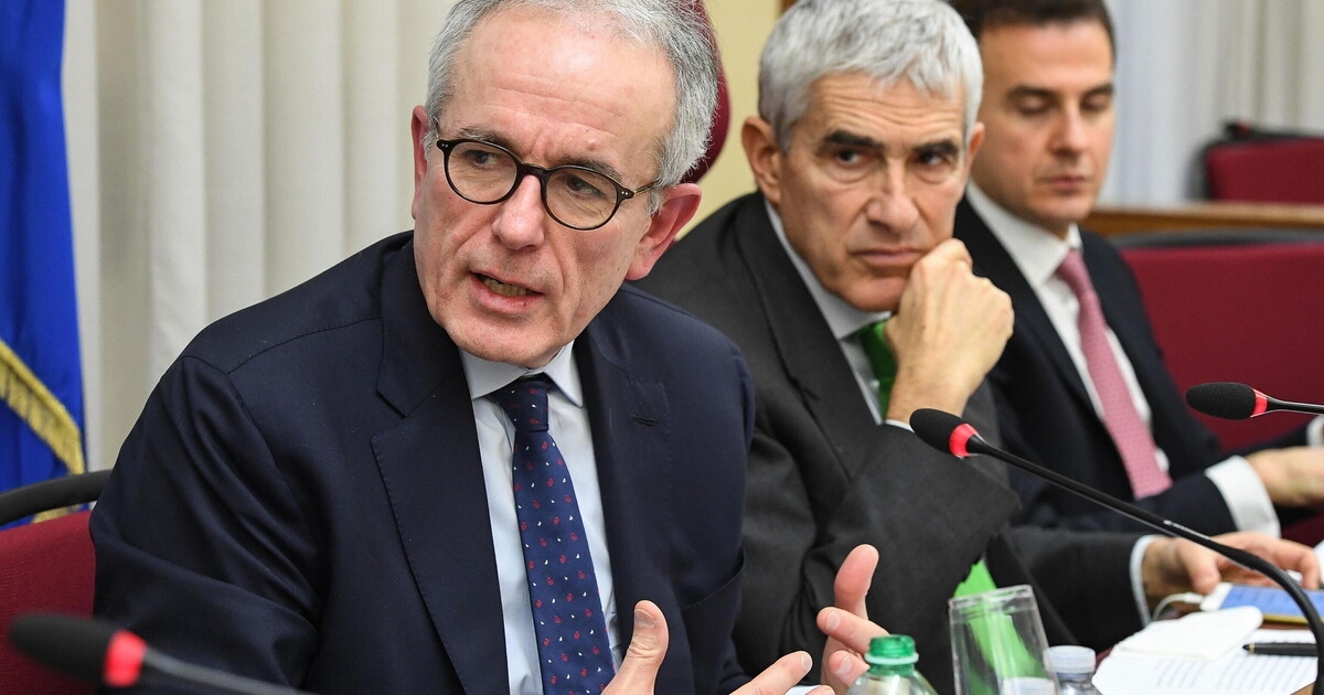 Cosa deve fare (e non fare) l’Ue nel risiko bancario. Parla Angeloni