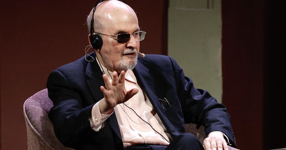 “Salman Rushdie es islamófobo, no digas nada”. Y el escritor no va a la universidad.