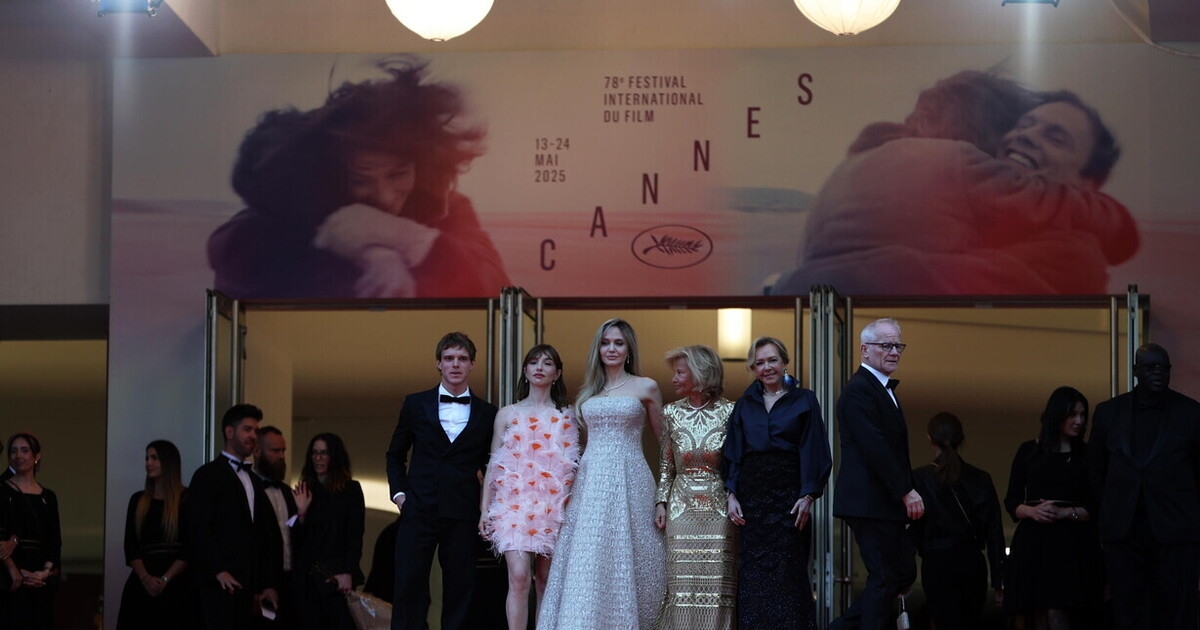 Parmi les keffiehs, à Cannes, on peut même regarder quelques films