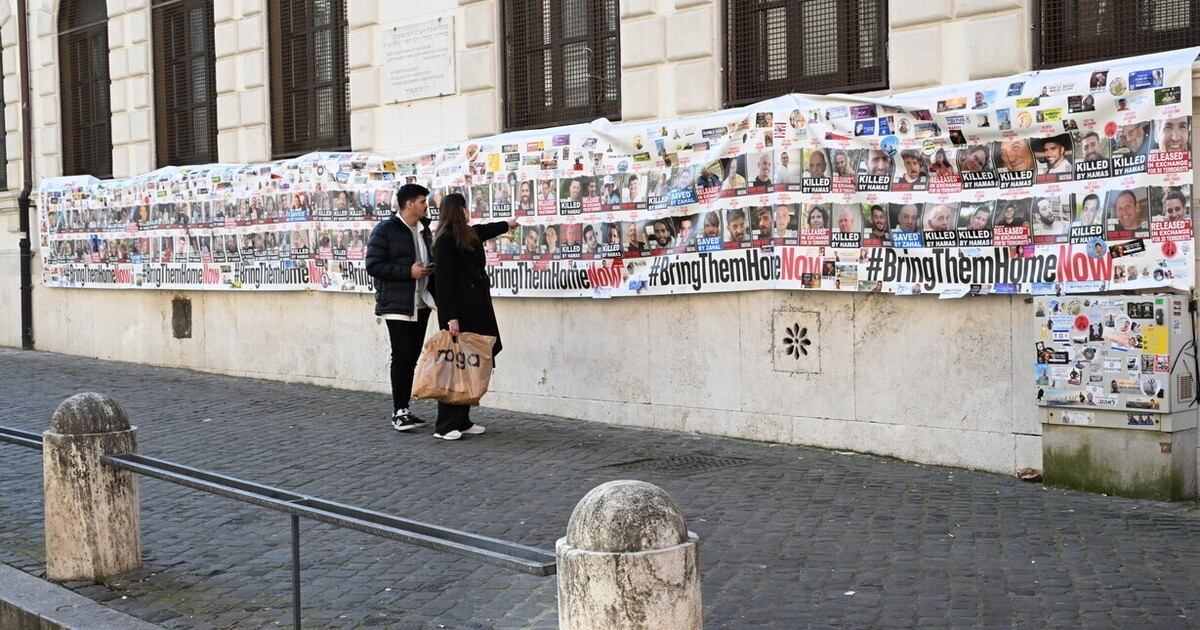 Un giorno al ghetto di Roma. Sopravvissuti, kippah nascoste e Digos. Mentana: "La sinistra ha lasciato Israele alla destra"