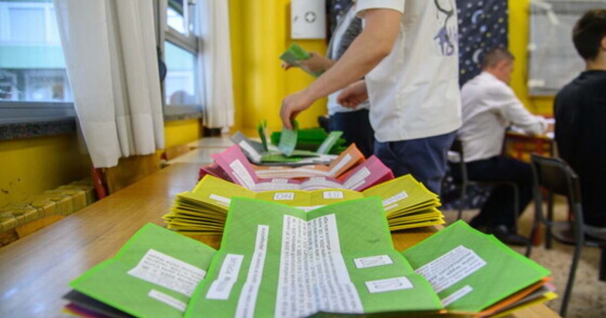 Bassa affluenza per i referendum. Si vota fino alle 15