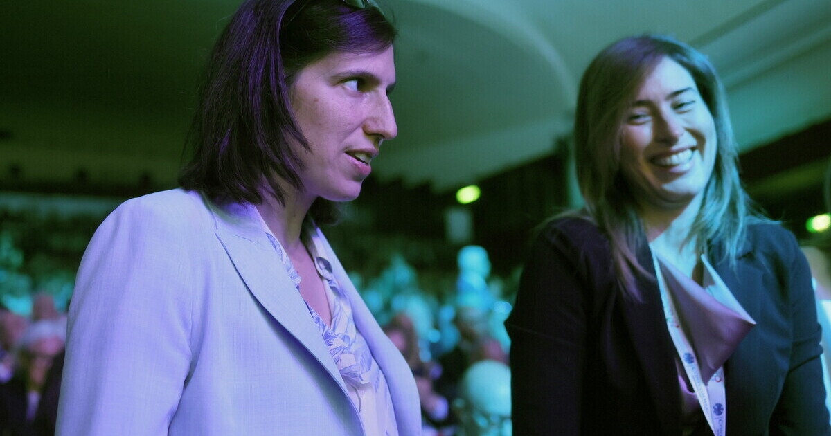 Dopo il flop referendario, Schlein si fa una e trina di fronte ai giovani industriali