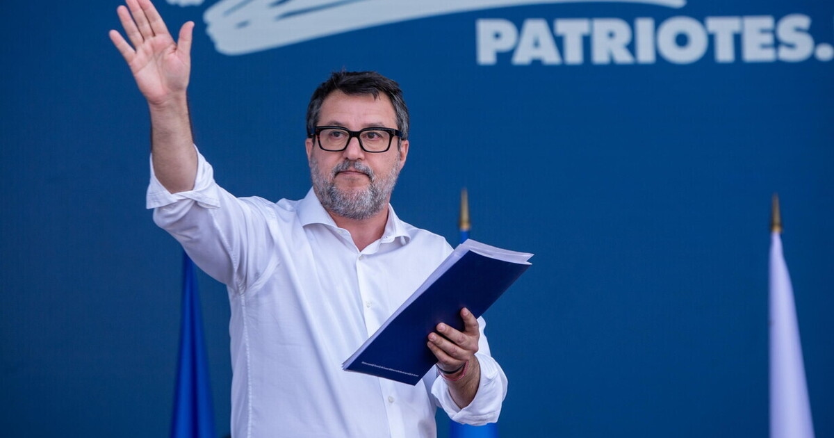 Salvini de Escapist. Nu Trump Iran waarschijnlijk bombardeert, twittert hij niet meer over ontwapening. Hij rekent af met D'Urso.