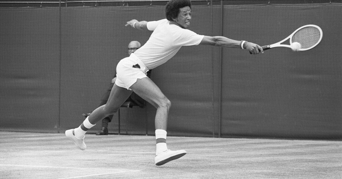 Quand Ashe donnait des cours de tennis sur l'herbe à Wimbledon