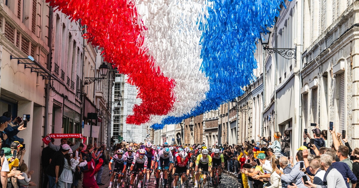 Des côtes aux allures de montagnes. Ce que les rues bondées du Tour de France nous révèlent sur le cyclisme.