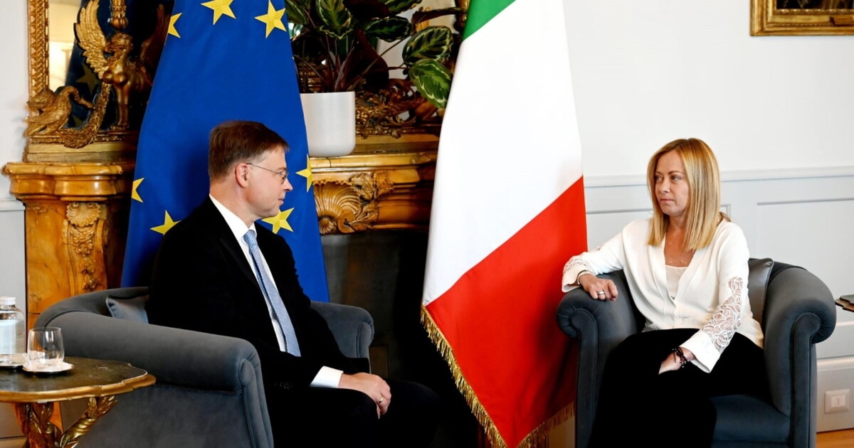 Meloni négocie le budget ReArm, équilibrant déficits et politique. Elle ouvre également la voie à Step, un nouvel outil de flexibilité.