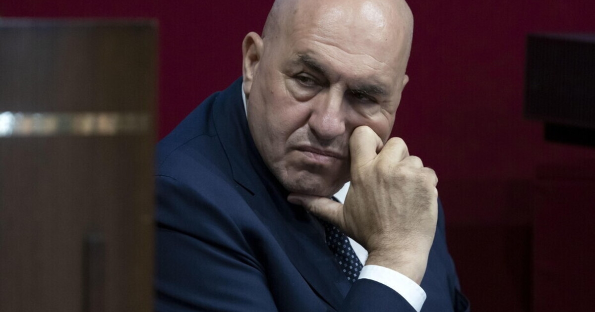Crosetto: "Macron haklı: Değerler güçle savunulur. Milletler Cemiyeti mi? Yeniden silahlanma konusunda hükümetin yolunu izleyin."