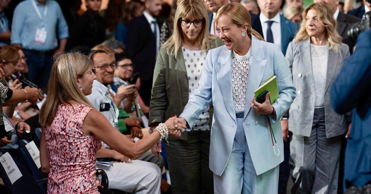 Meloni si prende la Cisl mentre i riformisti del Pd sbuffano