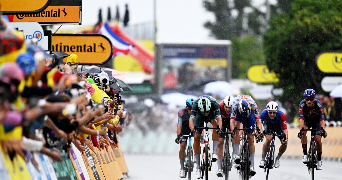 Es war kein ruhiger Tag. Jonathan Milan gewann die 17. Etappe der Tour de France.