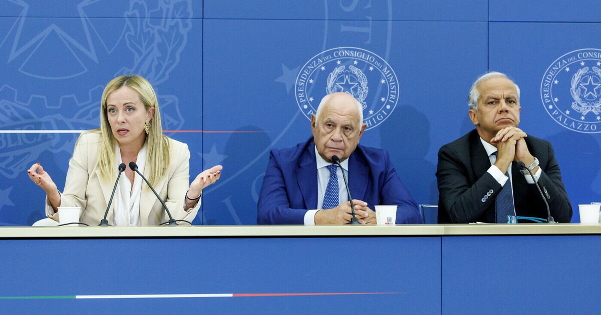 Meloni archiviata per il caso Almasri. "Ma verrà chiesto processo per Piantedosi, Nordio e Mantovano"