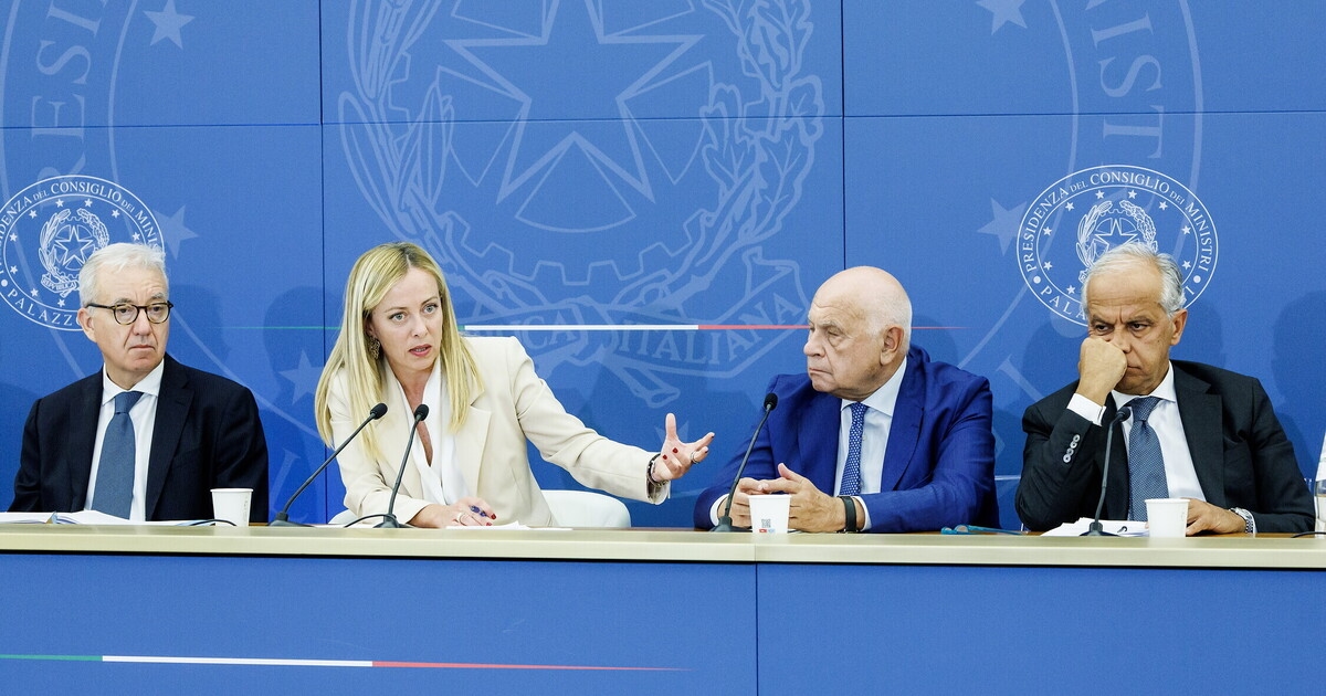 Anayasa uzmanı Curreri: "Bartolozzi'nin tek başına yargılanması meşru değil. Temsilciler Meclisi karar vermeli."