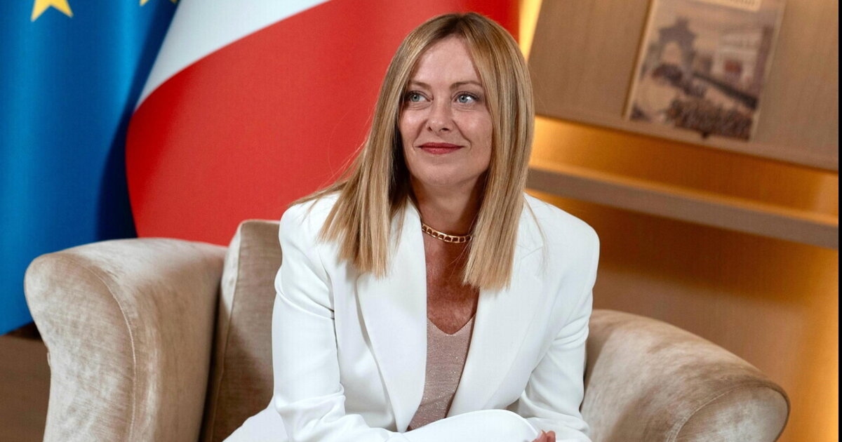 Meloni, tatilinden önce savcılara saldırıyor: "Reform geldiği için kendimi yavaşlatmak için çiziyorum." Ardından Yunanistan'a gidiyor.