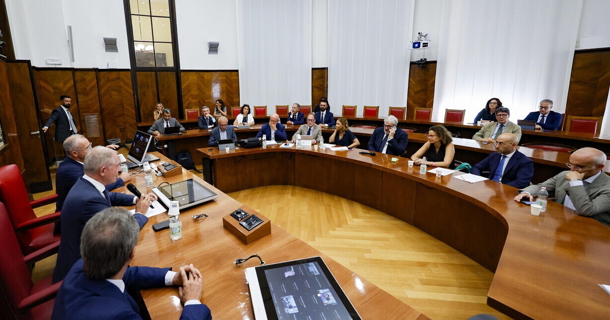 "Karar günü." Ancak eski Ilva'daki her şey Eylül ayına ertelendi.