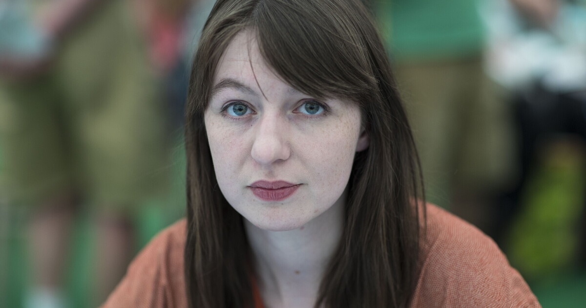 Sally Rooney, die Schriftstellerin mit dem Kufiya