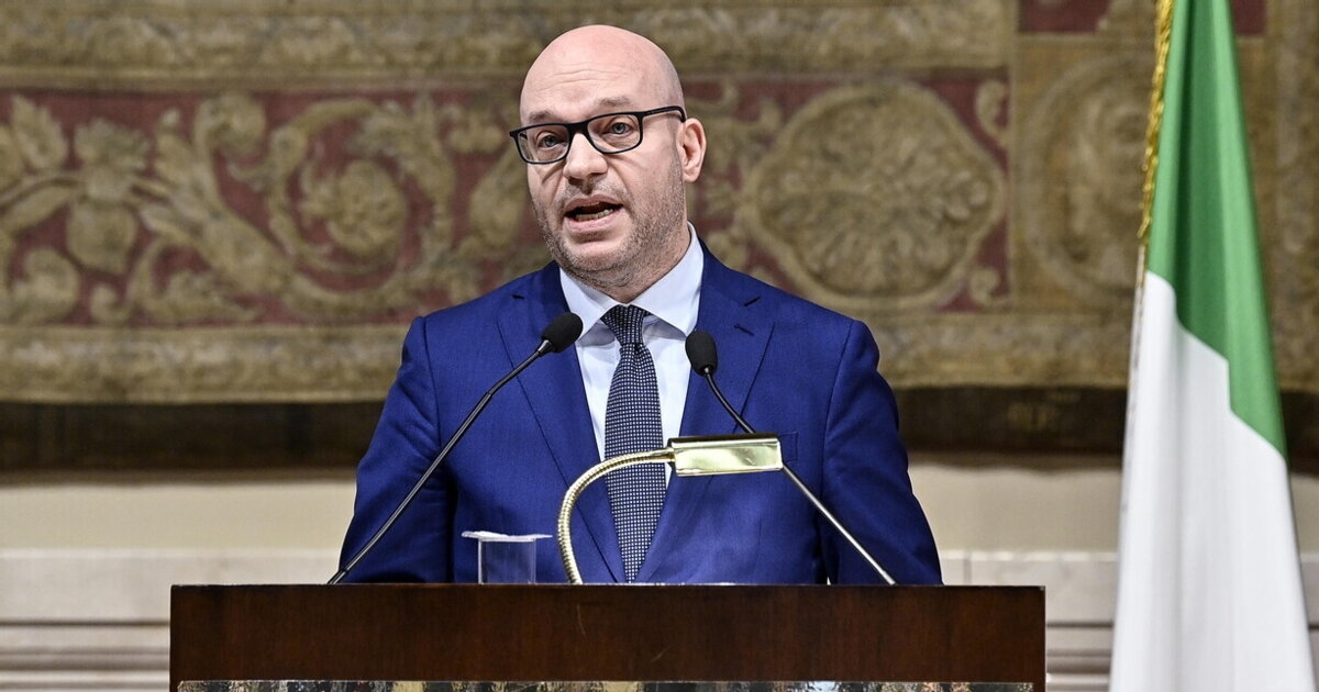 Almasri, die Brüder Italiens (FdI) bestätigen ihren Ärger über Fontana und die Büros der Abgeordnetenkammer. Die Demokratische Partei (PD): „Wir werden die Lügen der Regierung aufdecken.“