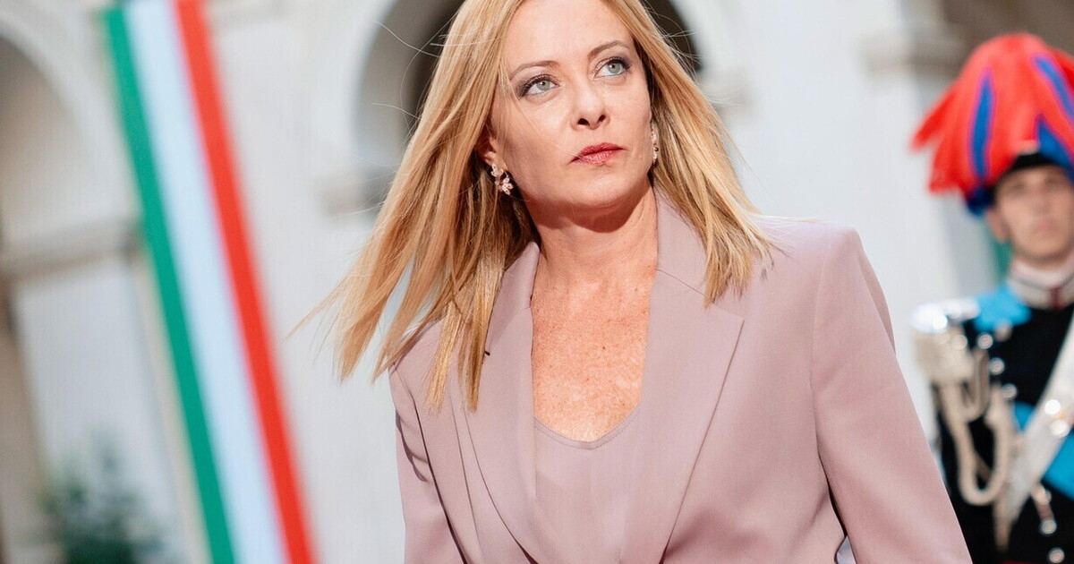 O Italia Viva critica Meloni por sua viagem a Nova York. O primeiro-ministro: "Com a minha filha, às minhas custas." E anuncia ação judicial.