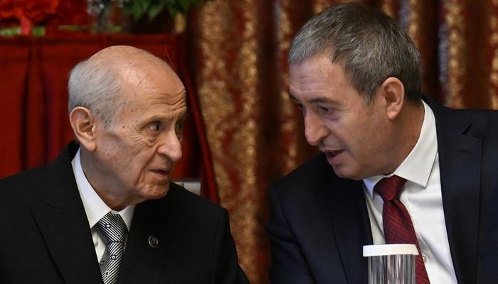 DEM-Parteimitglieder feierten mit Bannern... Bakırhan dankte Bahçeli mit einem Zitat aus den Orhun-Denkmälern
