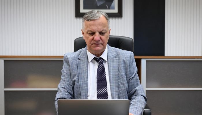 Le vice-gouverneur d'Edirne, Erdoğan Beypınar, est décédé des suites d'une crise cardiaque.