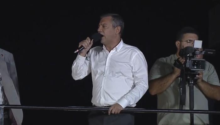 Председатель НРП Озгюр Озель выступает на митинге в Тузле: «Мы сильно изменились в Тузле с 2019 года».