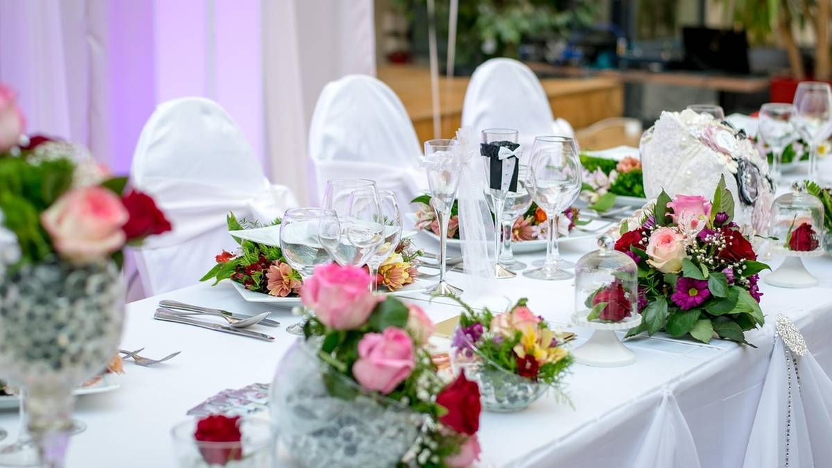 Polen accepteren geen uitnodigingen voor bruiloften. Ze kunnen het zich niet veroorloven om deel te nemen
