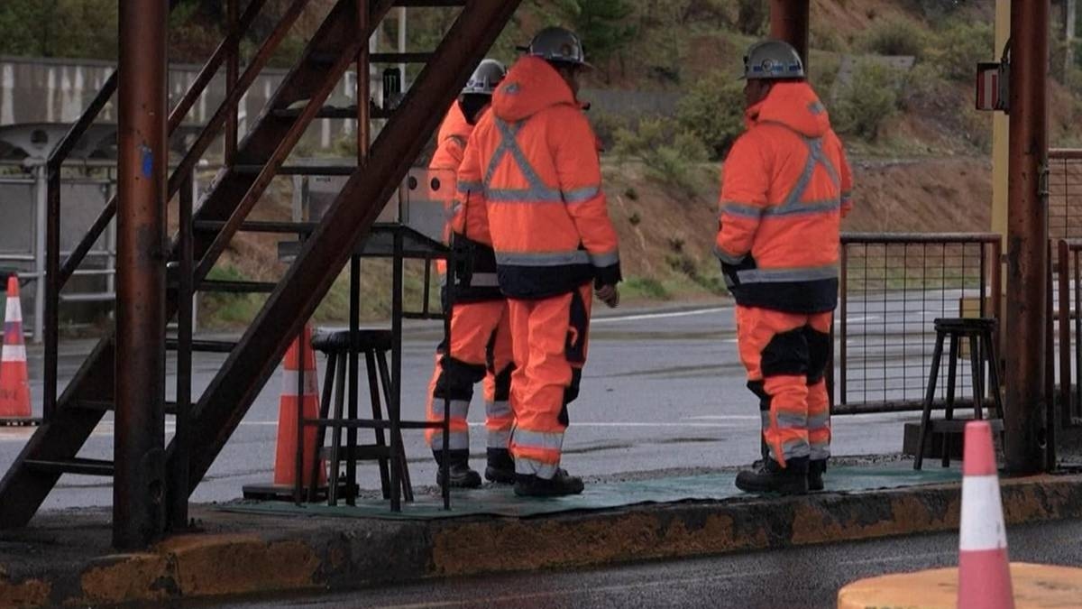 Minatori intrappolati mezzo chilometro sottoterra. Operazione di salvataggio attraverso l'oceano