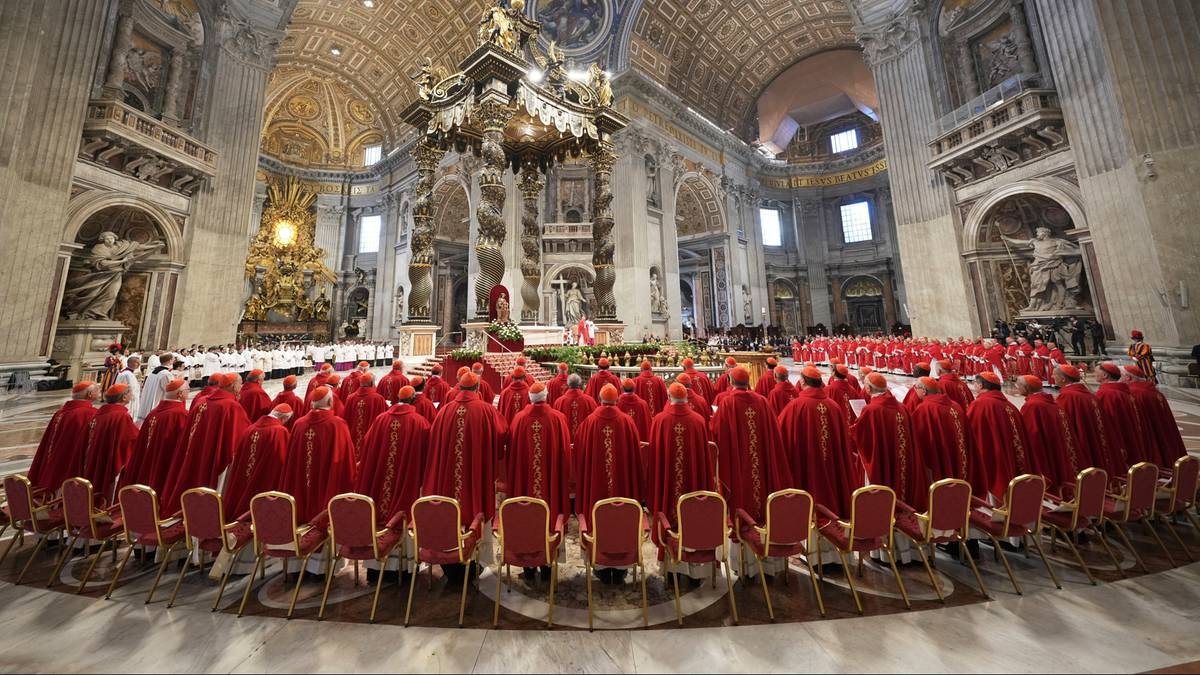 El cónclave comienza en el Vaticano. Habrá humo por la noche.