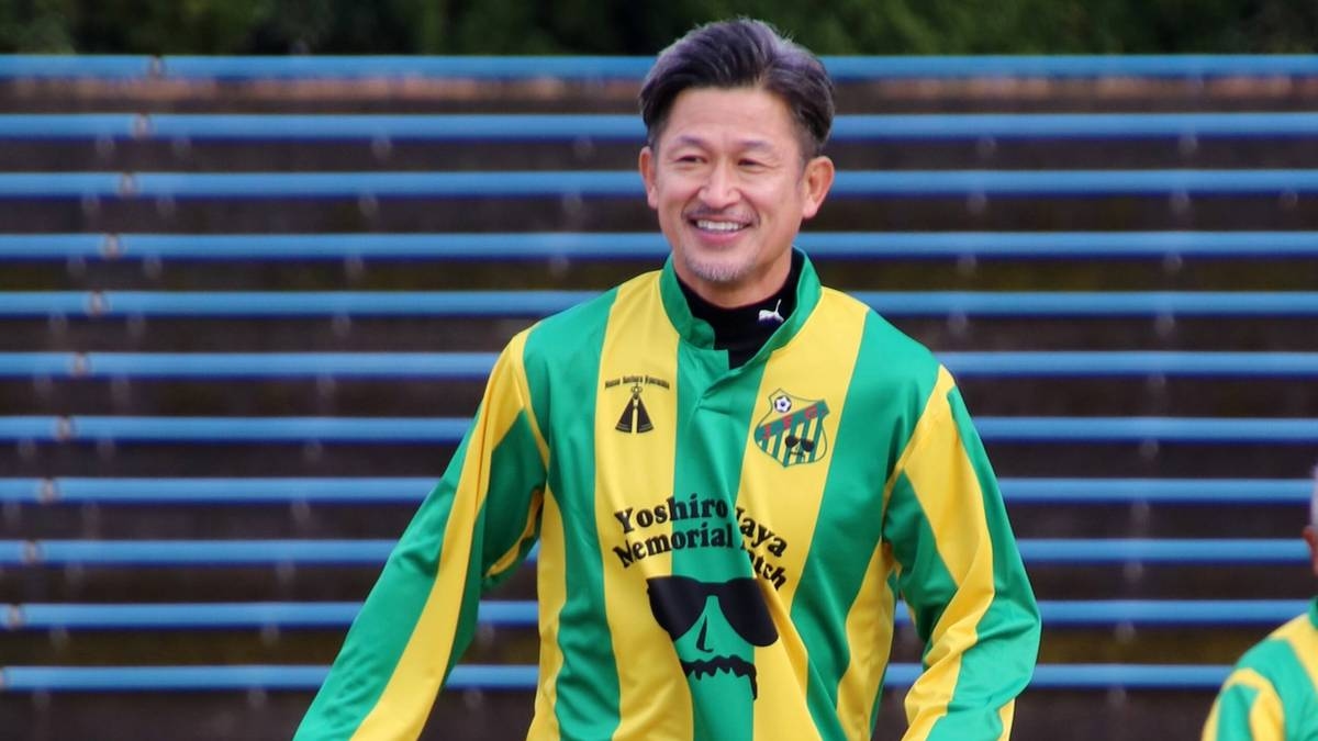 De oudste voetballer ter wereld heeft zijn record gebroken. Er staan ​​hem nog meer uitdagingen te wachten.