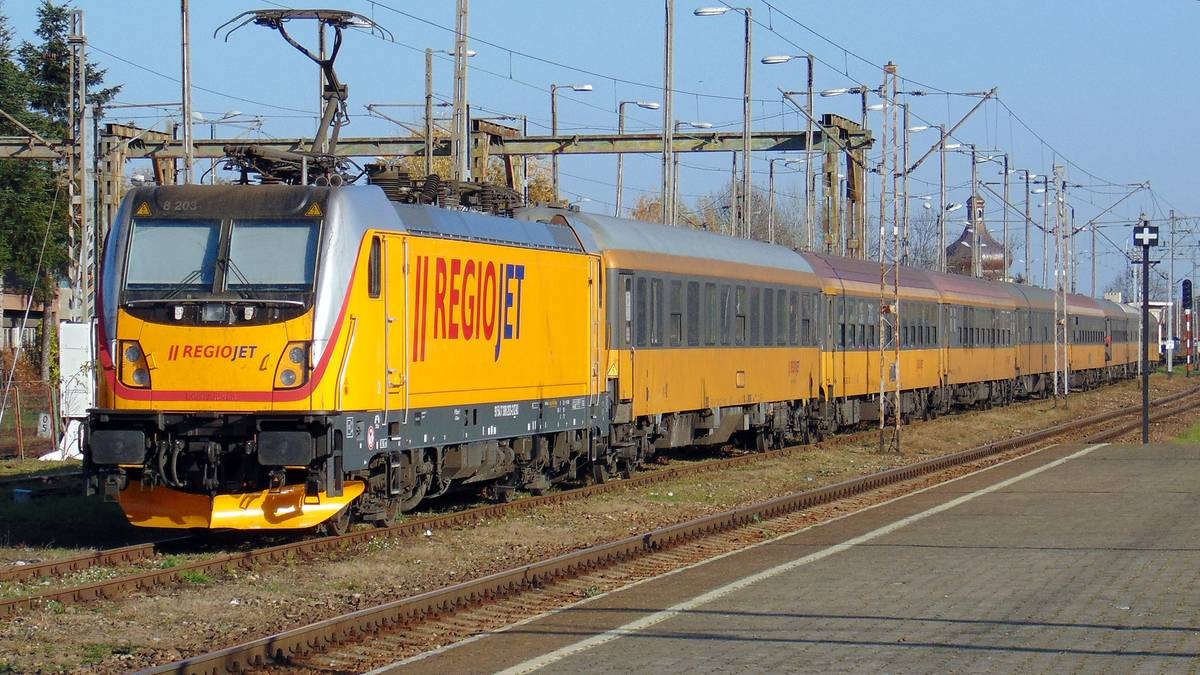 They will break the Polish State Railways' monopoly on a key route. New trains will begin operating in September.