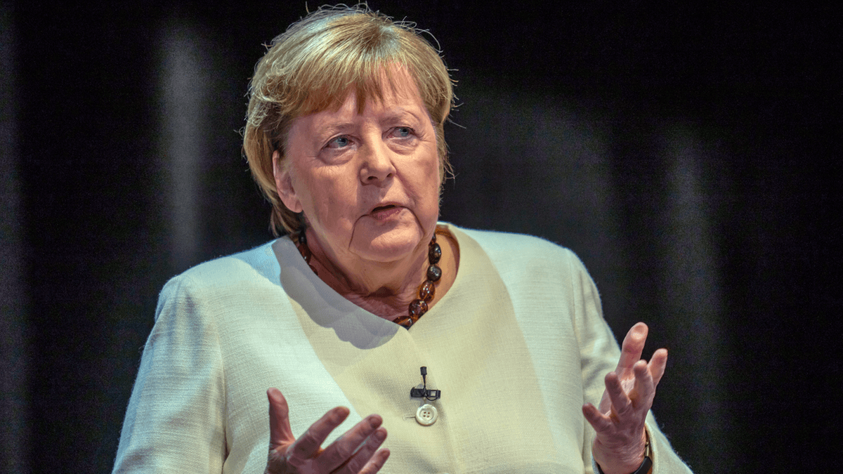 Angela Merkel criticizes German government policy. It's about migrants