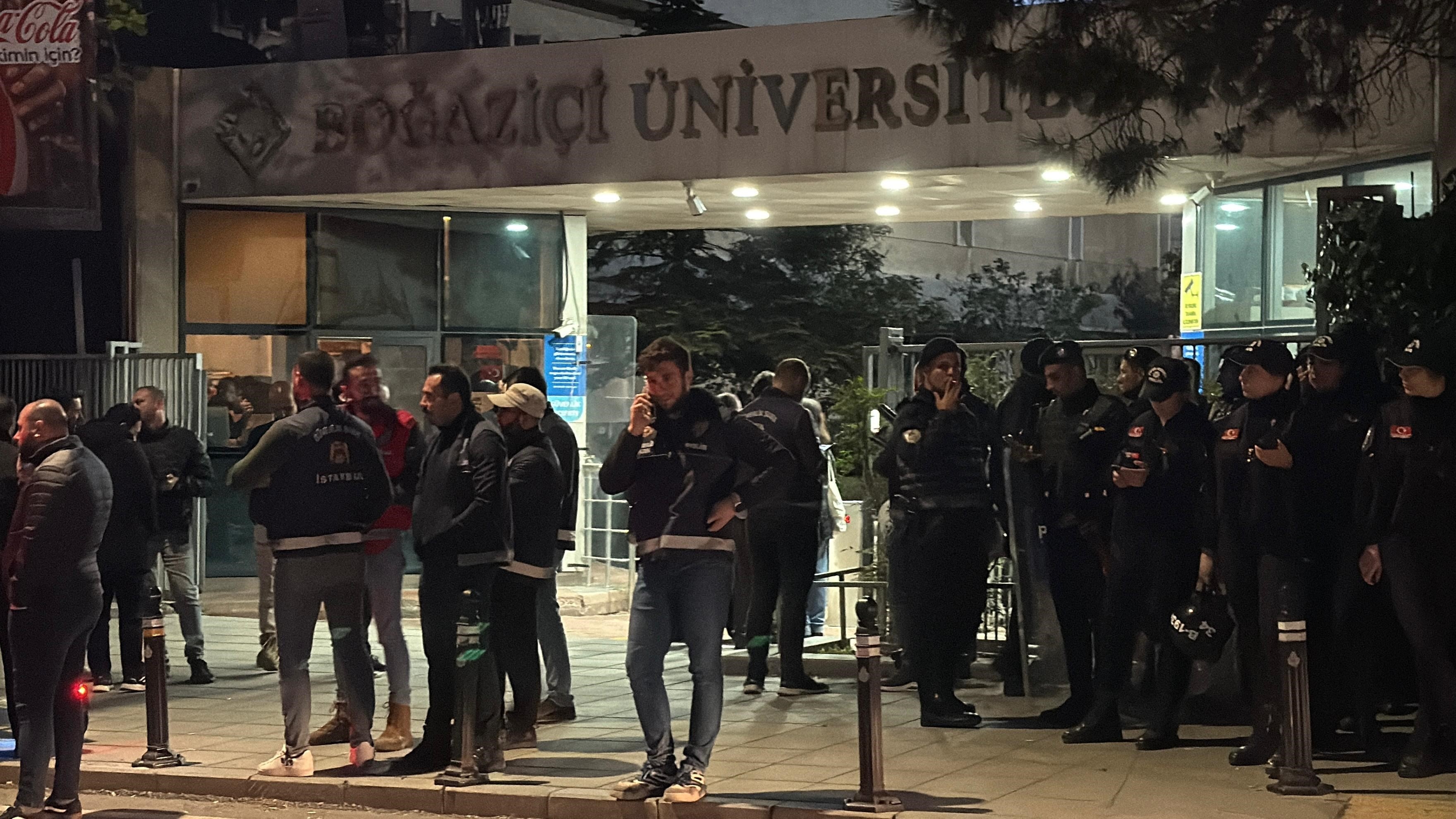 Protestujący zaatakowali policję na Uniwersytecie Boğaziçi: 13 policjantów zostało rannych, 97 zatrzymanych