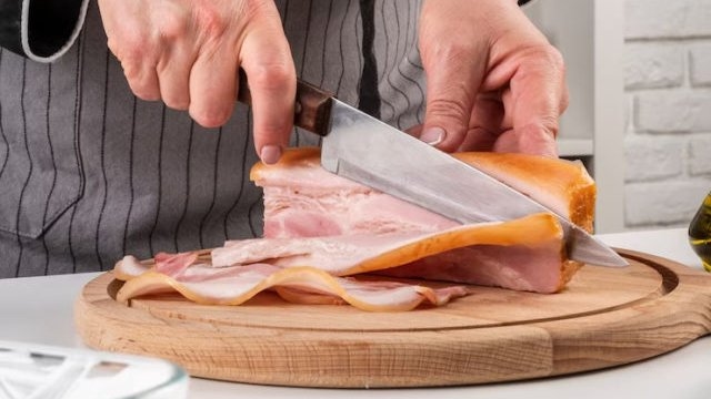 This amount of bacon poses risks to brain health, according to science
