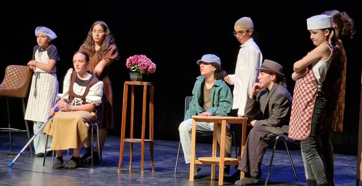 Flowers for the last school performance at Mai'Scènes
