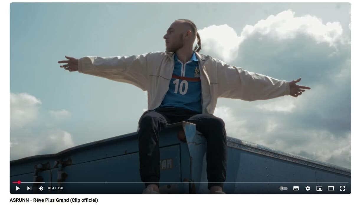 Asrunn, een artiest uit Chaumont, heeft zijn videoclip voor "Rêve plus grand" uitgebracht