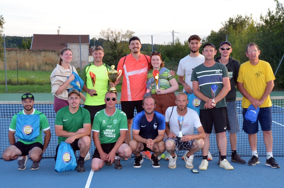 Freundlichkeit und Spannung im Tennisclub Sommevoire-Rozières