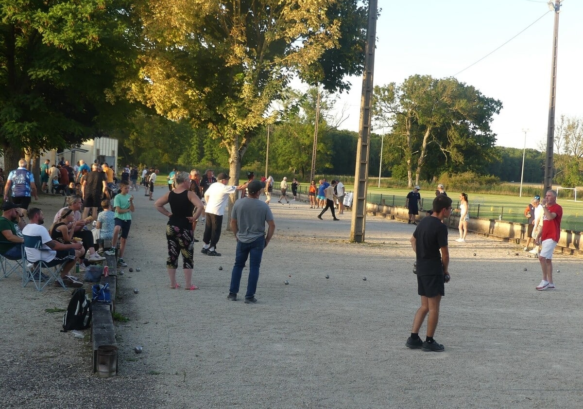 Petanca: 82 jugadores por la noche