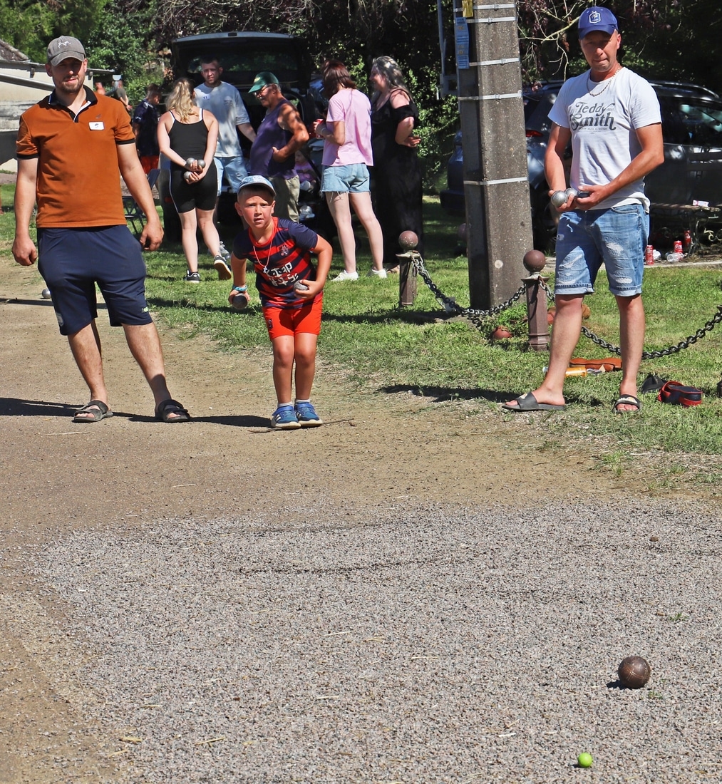 Direkt zur Sache beim Pétanque-Wettbewerb