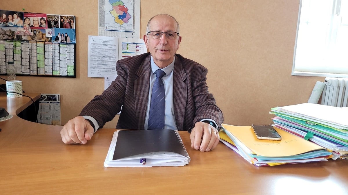 Localmente também, o ataque ao prefeito de Villeneuve-de-Marc foi chocante.