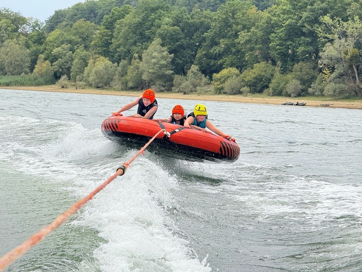Splashy sensations on a towed buoy!