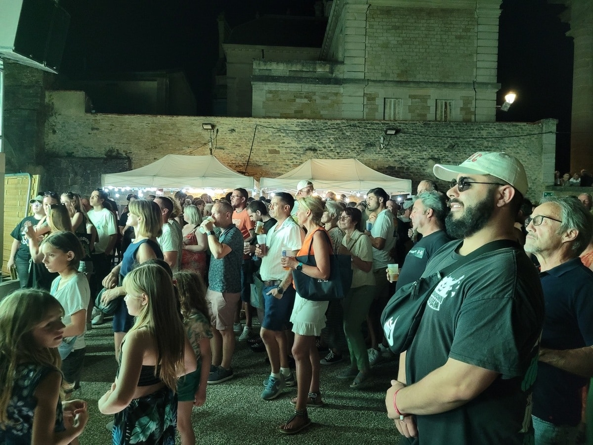 Snic'fou ve Six Rock'n, Festi'mardis'i kapatmak için eğlenceliydi