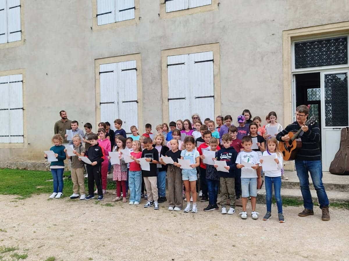 De volta às aulas com música e canto