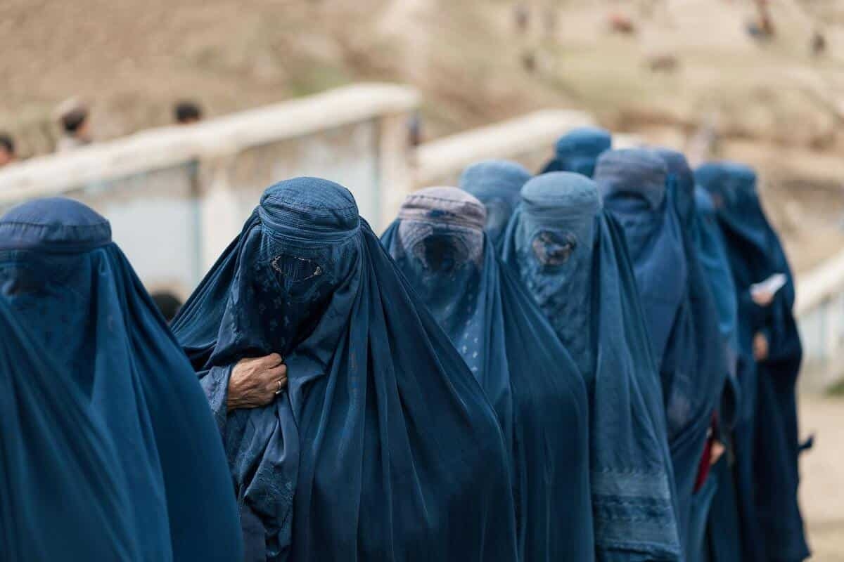 „Afghanische Frauen, Solidarität!“, der Aufruf von Amnesty International Chaumont