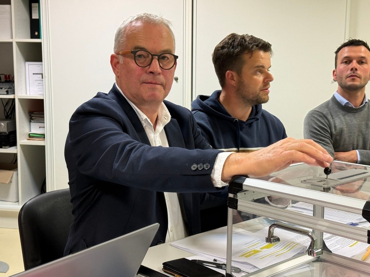 A fractured and torn CCAVM