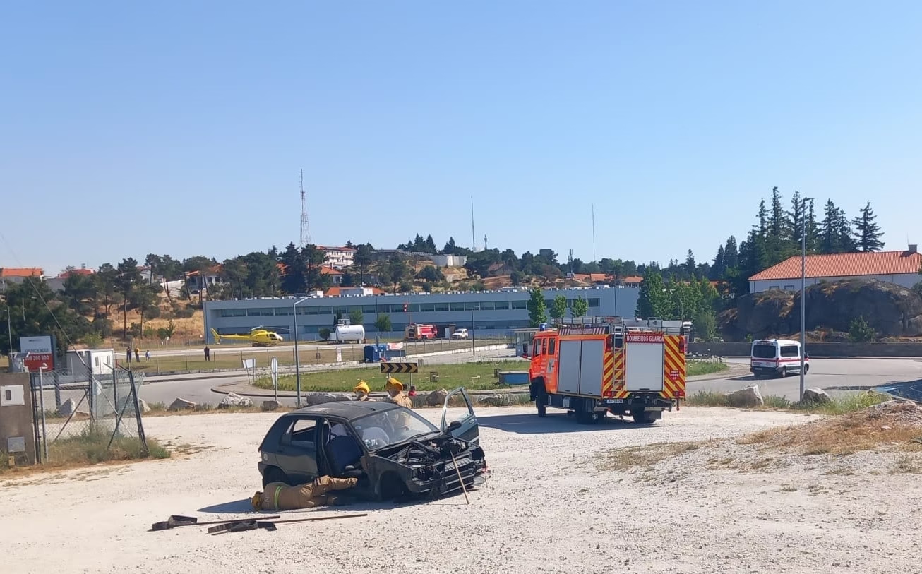 La trivella testa la risposta alle emergenze presso l'eliporto dell'ospedale Sousa Martins – Guarda