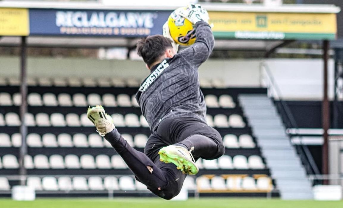 Kaleci Miguel Carvalho Farense'yle 1 sezon daha sözleşme yeniledi