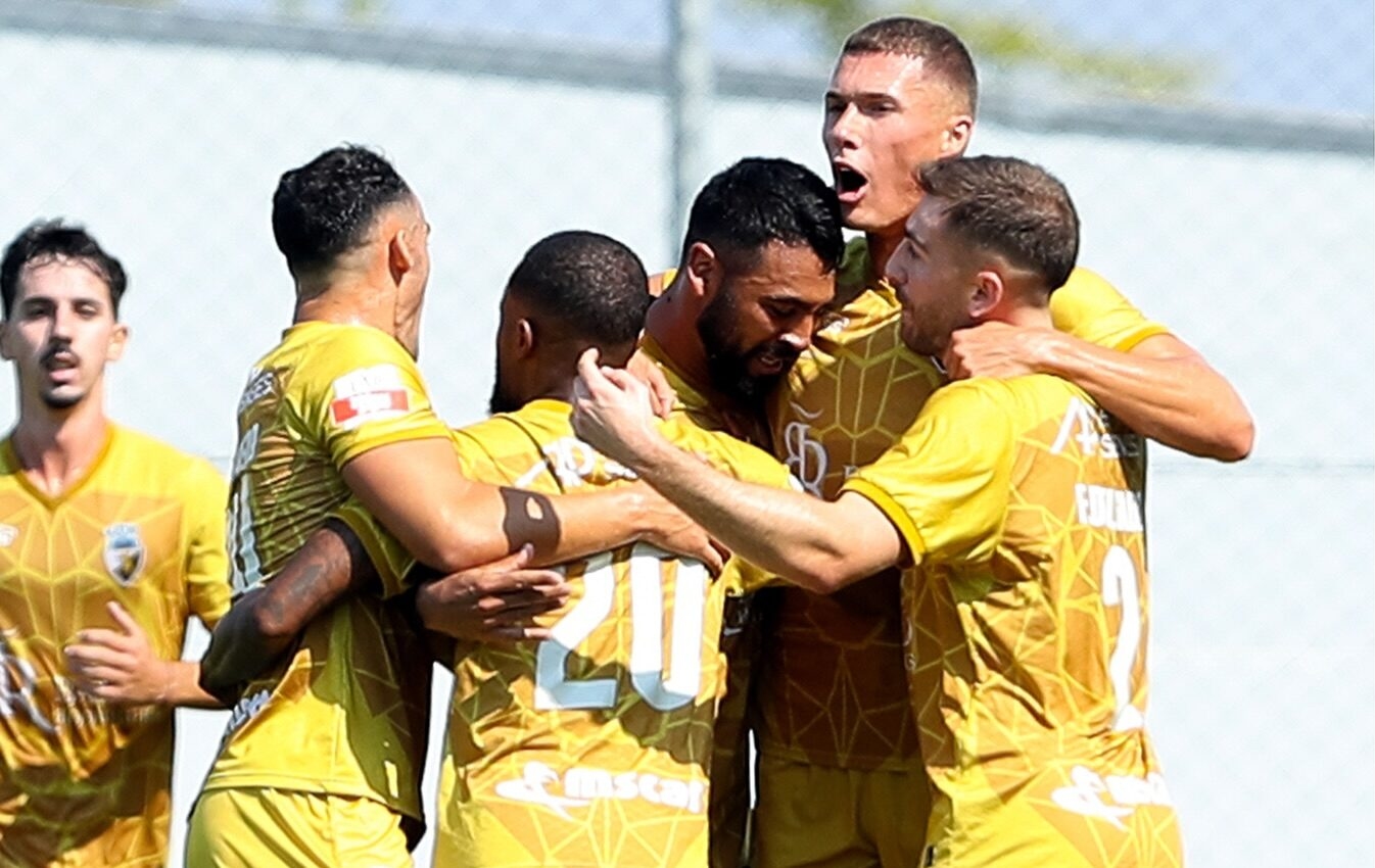 Farense gibt sein Debüt in der II. Liga mit zwei Eigentoren des FC Porto B